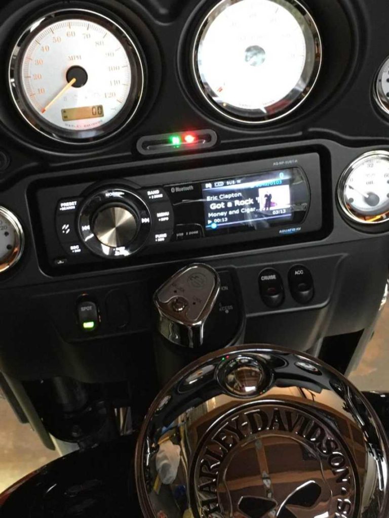 Harley-Davidson-Replacement AM/FM Radio